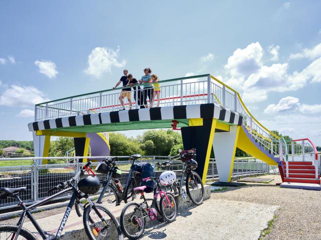 Balade en vélo autour de la pente d'eau de Montech le long du canal latéral à la Garonne.
