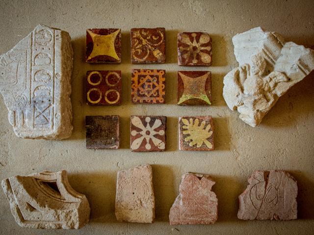 Carreaux retrouvés de l'abbaye cistercienne de Grandselve de Bouillac