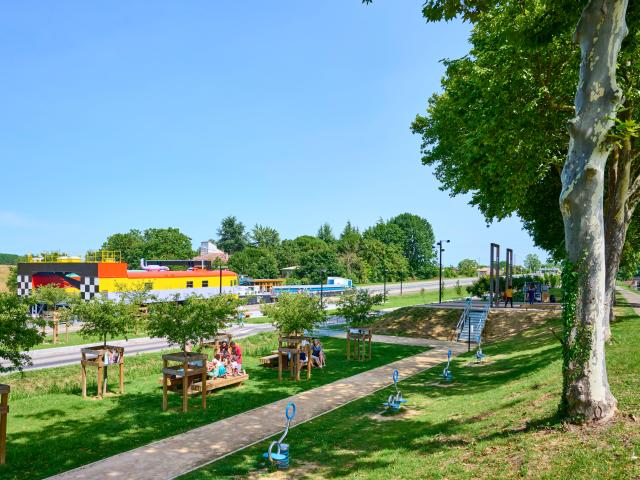 Aire de jeux et de pique nique - Canal Latéral Garonne Montech Pente Eau
